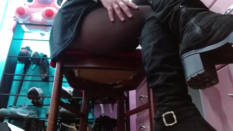 TELL ME MISS online show from March 4, 3:20 pm