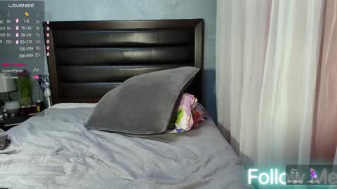 Olivia FOLLOW ME TO GET   Thumb UP me please its important   online show from November 22, 5:22 pm