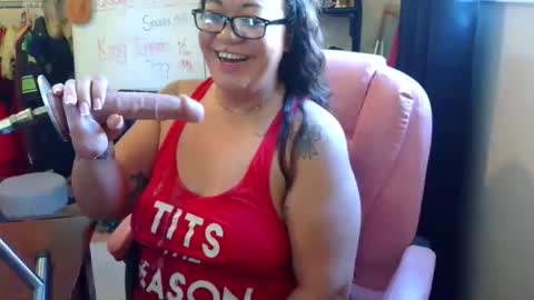 Misssuckalot 3 online show from December 4, 6:51 pm