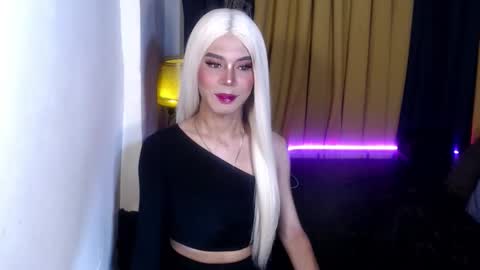 Stella online show from March 29, 3:35 pm