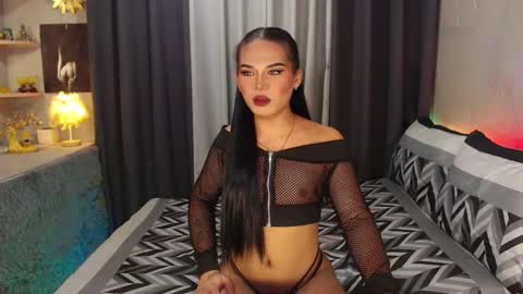 misstrishontop online show from December 5, 5:12 pm