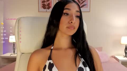 Valeria Davila online show from January 7, 2:00 pm