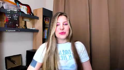 Anya online show from August 3, 9:10 pm