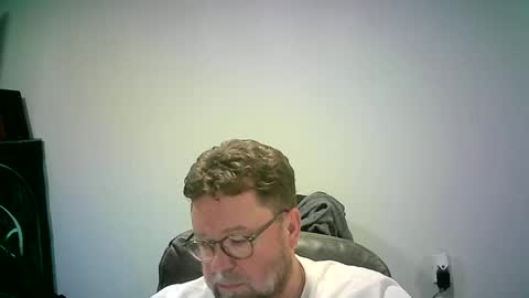 Snapshot of mister_happy567 chatting on October 17, 5:33 am Mr. Happy online show from October 17, 5:33 am