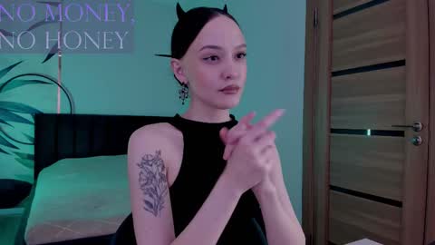 Snapshot of mistress_mialibra chatting on October 27, 11:38 pm Mistress Mia online show from October 27, 11:38 pm