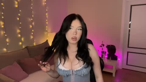 Mia online show from February 28, 9:08 pm