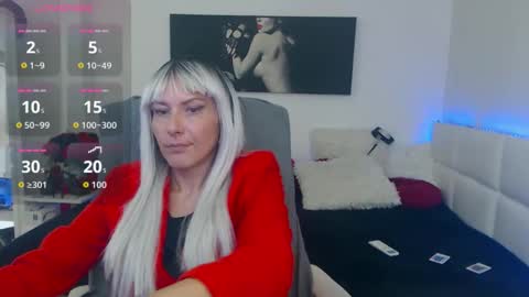 Snapshot of mistressevelyn_ chatting on October 14, 11:13 am MistressEvelyn  online show from October 14, 11:13 am