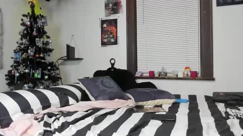 MistressLynn online show from December 25, 4:22 am