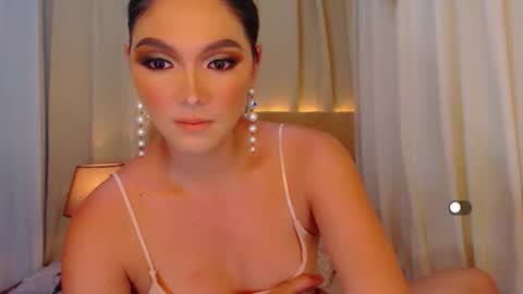 Leah online show from April 2, 8:32 am