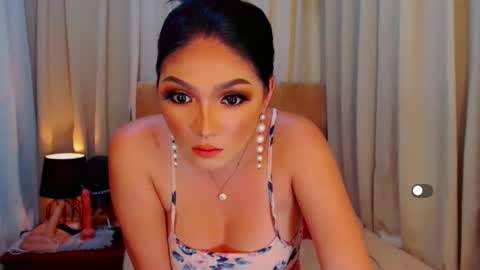 Leah online show from December 8, 7:58 am