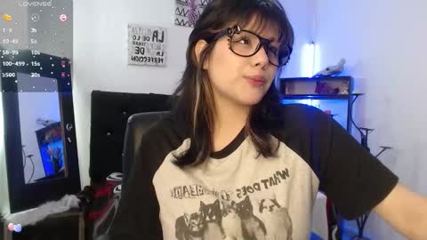 mixie_cute online show from November 4, 1:34 pm