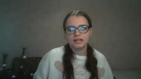 Snapshot of miyabe chatting on February 12, 1:27 pm Milana online show from February 12, 1:27 pm