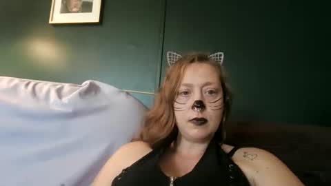 Snapshot of miztrezk chatting on October 31, 3:23 pm miztrezk online show from October 31, 3:23 pm