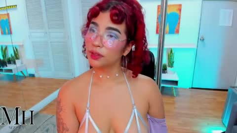 mizzhell_ online show from May 24, 8:10 am