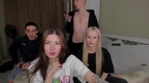 alice and ray online show from April 18, 9:37 pm