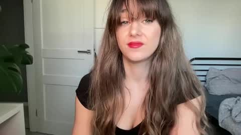 mmminnie online show from February 1, 1:41 pm