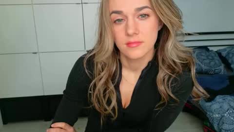 mmminnie online show from March 26, 10:53 am