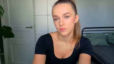 mmminnie online show from September 28, 11:52 am