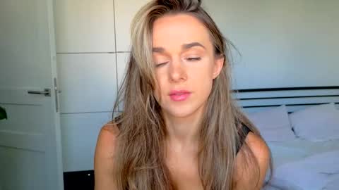 mmminnie online show from September 11, 2:18 pm