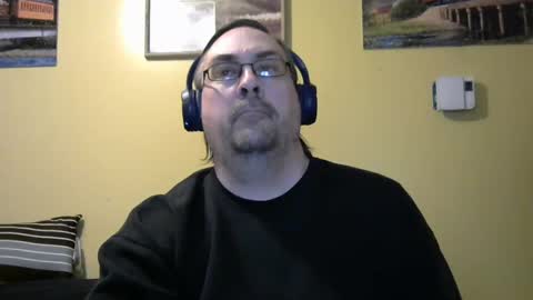 Snapshot of mmr45 chatting on March 3, 4:47 am mmr45 online show from March 3, 4:47 am