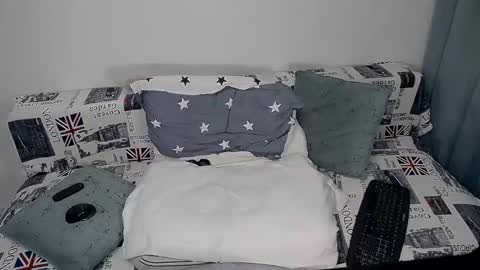 Snapshot of mojjo_erika chatting on October 17, 6:39 am erika online show from October 17, 6:39 am