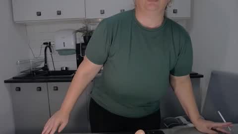 Snapshot of mojjo_erika chatting on September 22, 8:51 am erika online show from September 22, 8:51 am