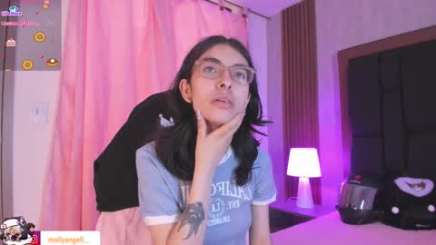 Molly online show from March 29, 2:40 pm