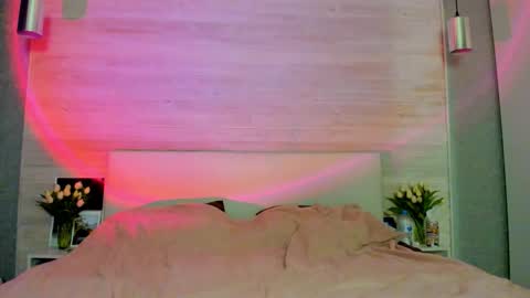 Molly Hunt online show from March 23, 2:00 pm