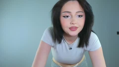 molly_millerr online show from May 10, 2:23 pm