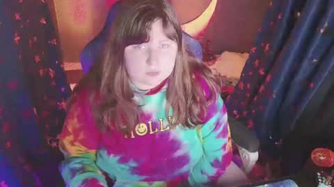 Snapshot of molly_moons chatting on October 21, 7:28 pm molly_moons online show from October 21, 7:28 pm