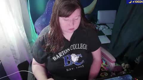 Snapshot of molly_moons chatting on October 16, 5:01 pm molly_moons online show from October 16, 5:01 pm