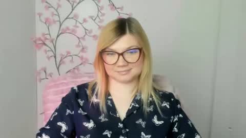 Molly online show from March 26, 1:16 pm