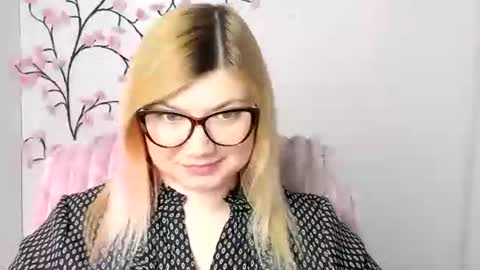 Molly online show from February 6, 2:20 pm