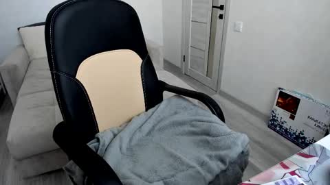 Snapshot of molly_sweetbaby chatting on September 19, 11:36 am Ill tell you when were private online show from September 19, 11:36 am