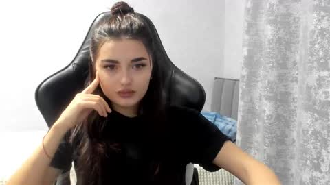 Molly online show from November 24, 9:02 pm