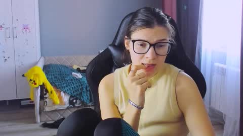  KIRA  online show from February 16, 7:17 am