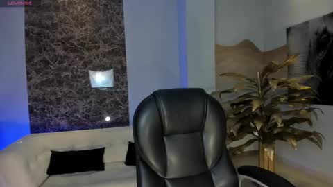 Molly Sunders online show from March 19, 5:13 am