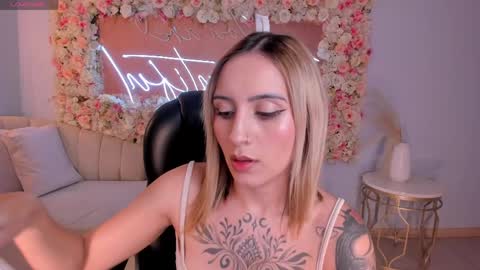 Molly Sunders online show from April 9, 4:16 am