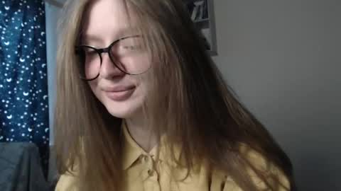 Snapshot of mollytucker chatting on March 8, 12:20 pm mollytucker online show from March 8, 12:20 pm