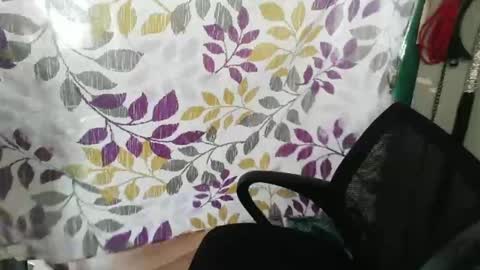 Mommy bubbles online show from November 26, 5:10 pm