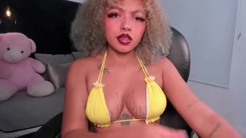 Momo  online show from February 14, 4:15 am