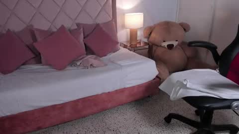 Momo  online show from November 11, 10:01 pm