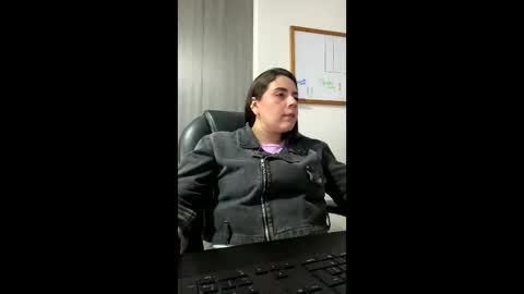 Snapshot of mona28__ chatting on September 25, 12:01 pm Mona online show from September 25, 12:01 pm