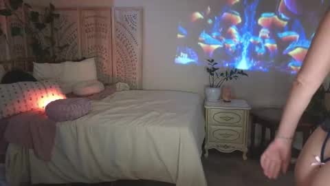 Mona online show from November 20, 4:04 pm