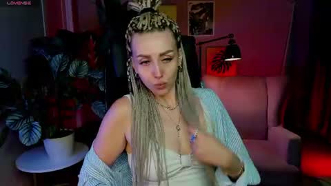 monicariley online show from June 17, 5:07 pm