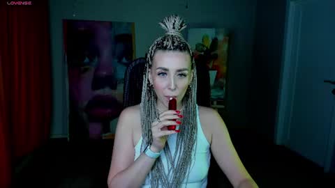monicariley online show from June 20, 9:04 am