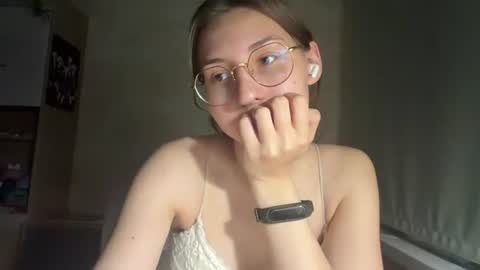 Mia online show from July 21, 8:33 pm