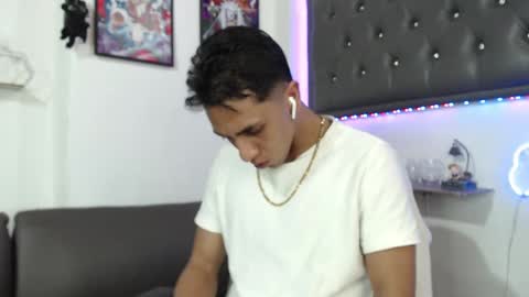 Snapshot of monkey_uchiha77 chatting on March 4, 5:45 pm simon dice online show from March 4, 5:45 pm