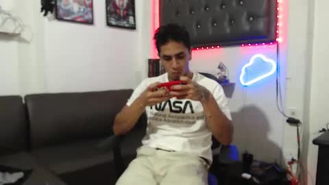 Snapshot of monkey_uchiha77 chatting on February 19, 7:28 am simon dice online show from February 19, 7:28 am