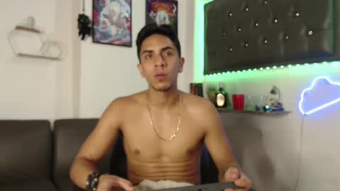 Snapshot of monkey_uchiha77 chatting on March 12, 12:47 pm simon dice online show from March 12, 12:47 pm